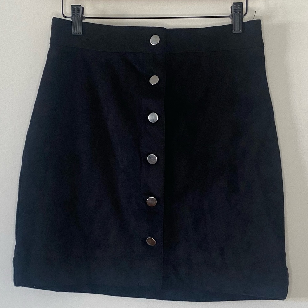 H & M Black Button Down Skirt,‎ 6, NWT
